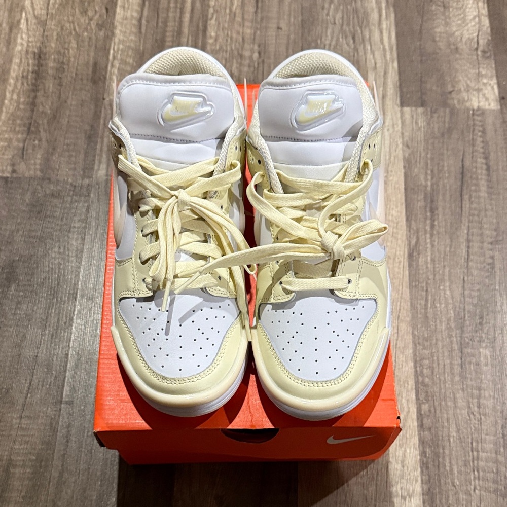 Women’s nike dunk low twist coconut milk sneakers size 8 new.